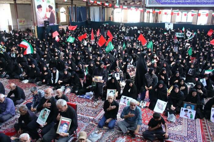 وداع جانسوز بانوان ملایری با قائد شهید به رسم زینب(س)