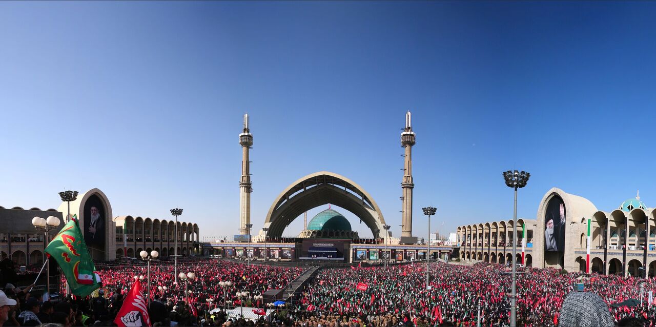 از گنبد مینایی مصلا تا آسمان راهی نیست