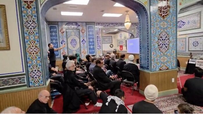 آیین سوگواری رهبر شهید انقلاب اسلامی ایران در مسجد مناسس آمریکا برگزار شد