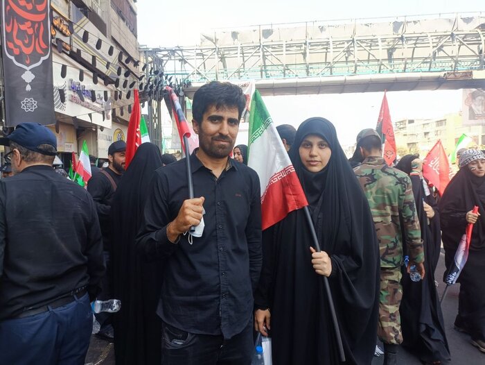 تشییع باشکوه رهبر شهید؛ با پای پیاده برای دیدار با رهبرمان آمدهایم