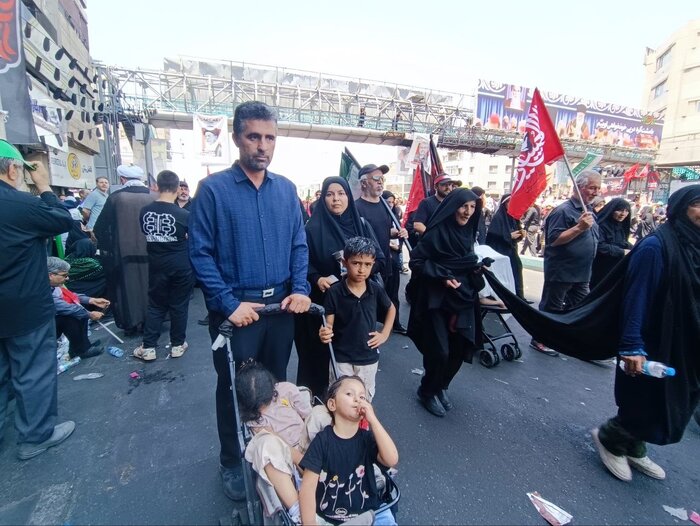 تشییع باشکوه رهبر شهید؛ با پای پیاده برای دیدار با رهبرمان آمدهایم