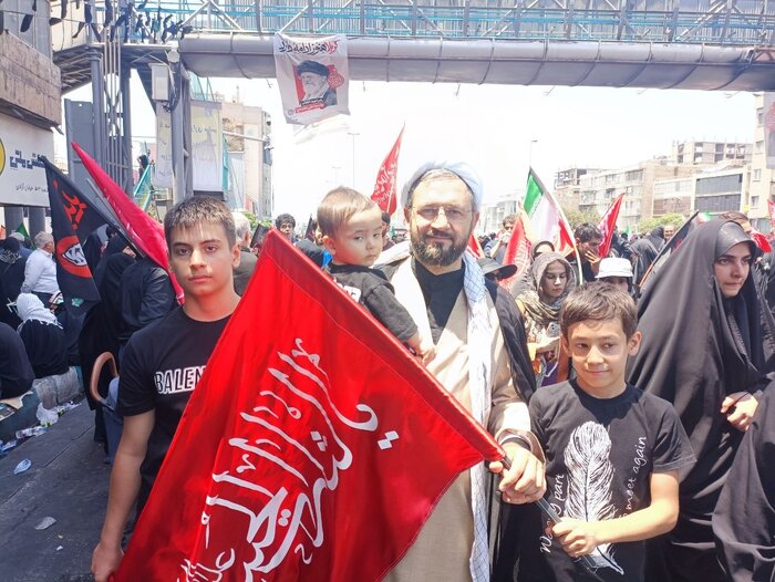 روایتی از رسانه ویتنامی؛ وقتی تهران زیر باران پرچمهای سرخ قفل شد