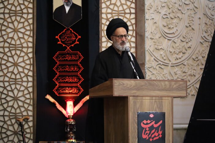 امام جمعه موقت شیراز: شهادت امام امت، زلزلهای جهانی برای استکبار است