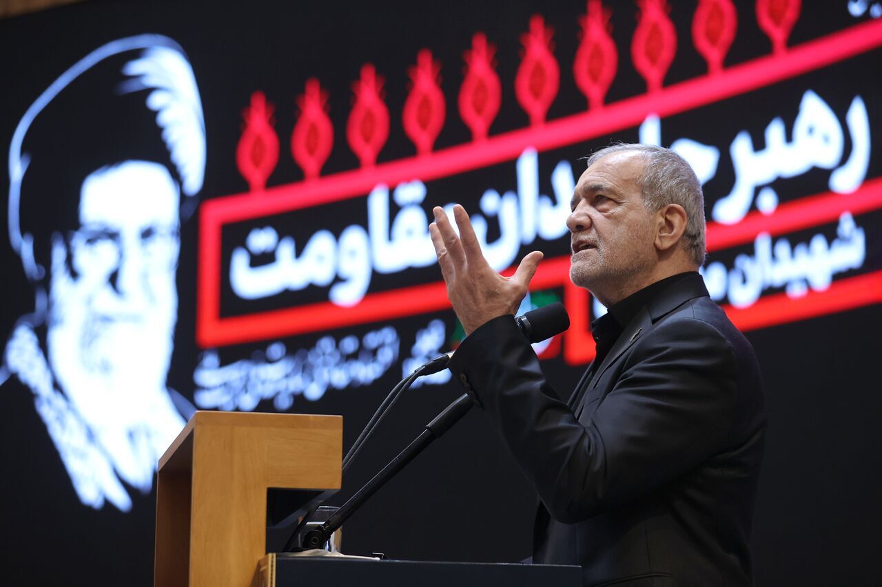 بزشكيان يشارك في مراسم تشييع القائد الشهيد في العراق