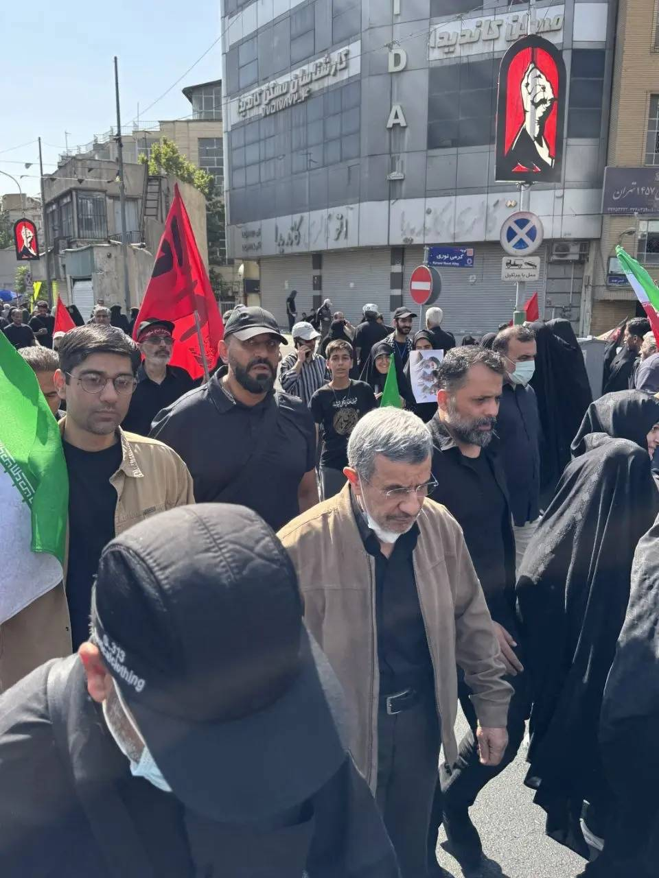 کدام چهره های سیاسی در مراسم تشییع رهبر شهید حضور داشتند؟