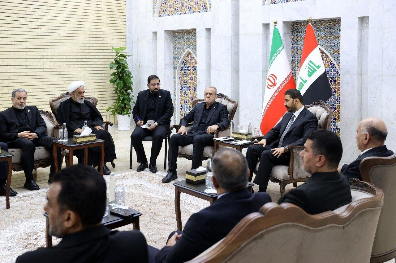 پزشکیان وارد نجف اشرف شد / استقبال رسمی نخست وزیر عراق از رئیس جمهور