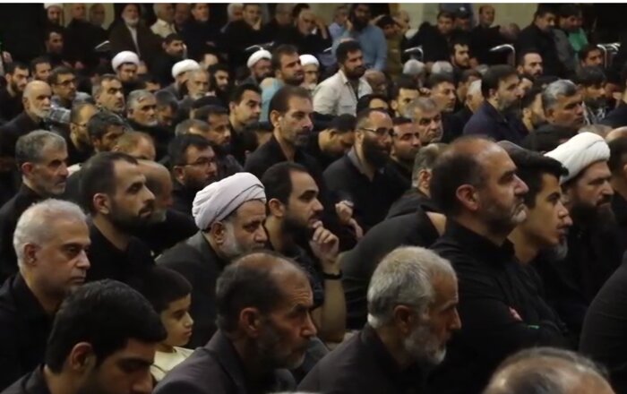 رهبر شهید در شدیدترین بحرانها عقبنشینی نکرد