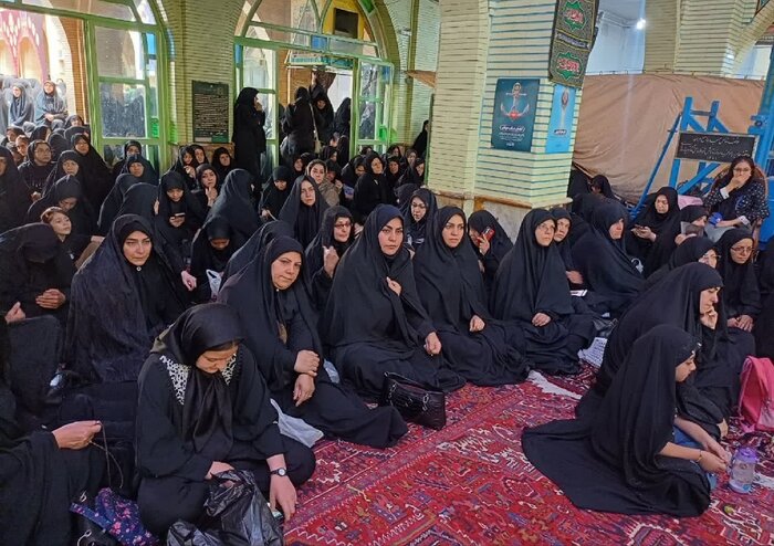 بانوان پیشگامان وفاداری در سوگ رهبر شهید