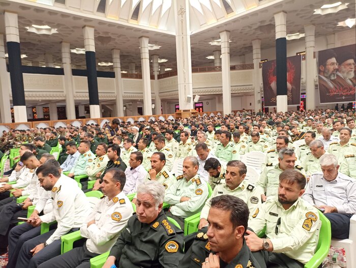 مشتهای گرهکرده در سوگ فرمانده؛ رزمندگان فارس بر عهد خود با شهید والامقام ایستادگی کردند