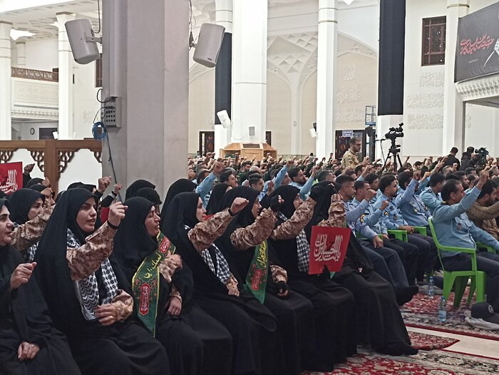 مشتهای گرهکرده در سوگ فرمانده؛ رزمندگان فارس بر عهد خود با شهید والامقام ایستادگی کردند