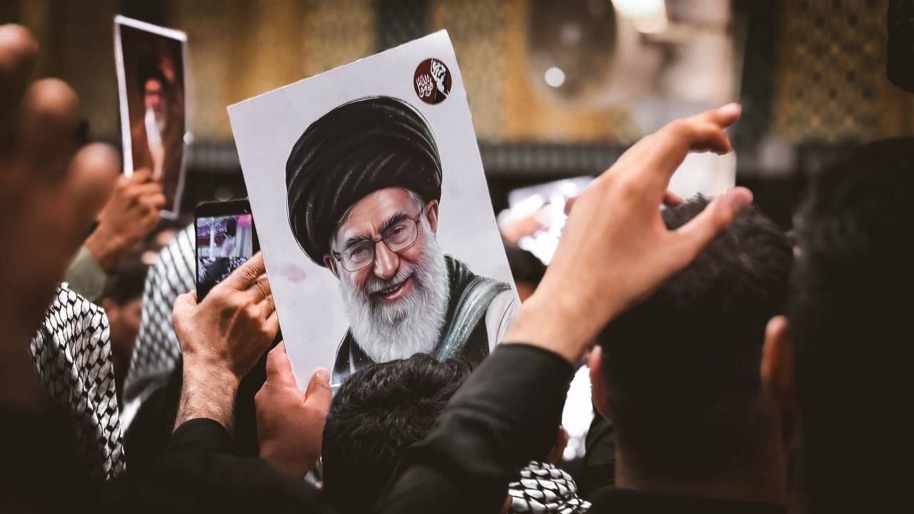 مردم عراق: آمدیم بخش کوچکی از دِینی که بر گردن داریم را ادا کنیم