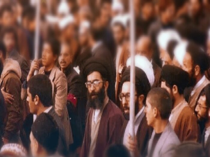 ماه در آغوش خورشید