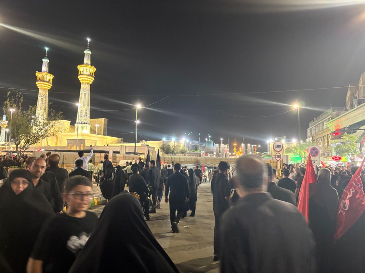 مشهد، روایتی دیگر از وداع با رهبر شهید