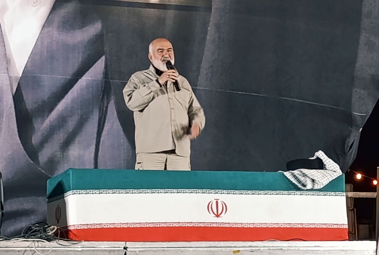 دشمن با هدف‌گیری مراکز نظامی و غیرنظامی به دنبال فروپاشی اراده ملت ایران است