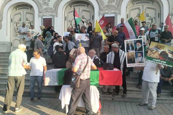 تشییع نمادین پیکر امام شهید در تونس