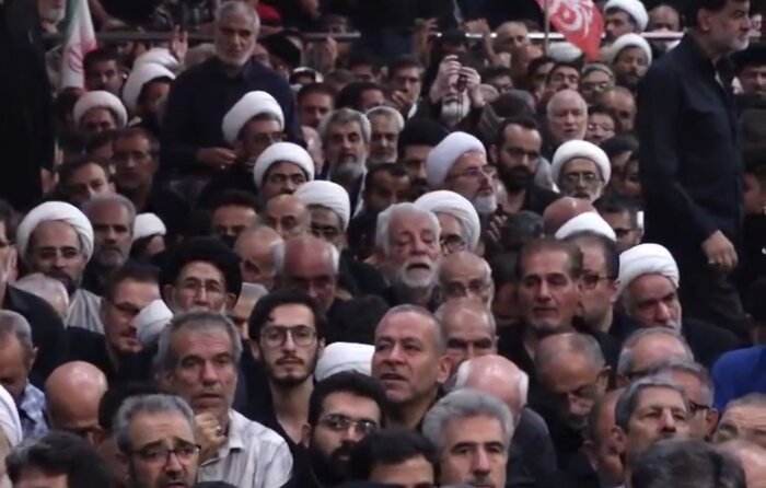علی خمینی: ملت ایران در روزهای سخت فرصت سوگواری نداشت