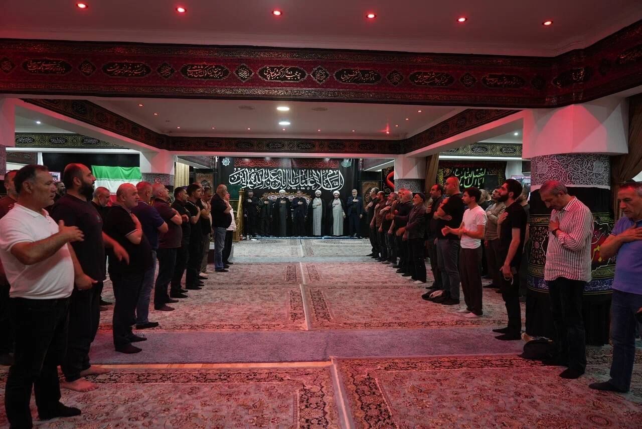 مراسم تأبين القائد الشهيد في موسكو.. إشادة بالحضور المهيب للشعبين الإيراني والعراقي في مراسم التشييع