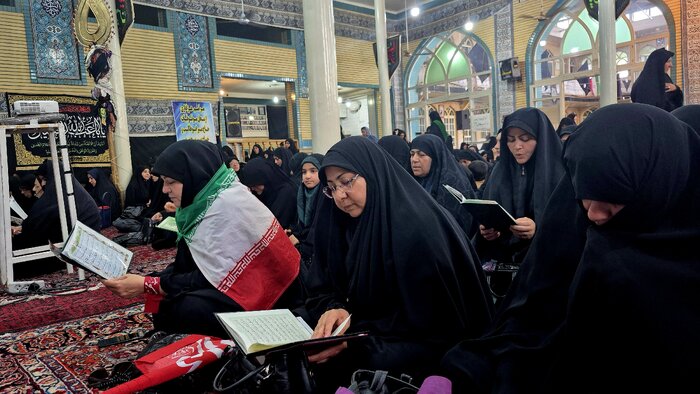 شاهرودیها ایستاده در سوگ آقای شهید ایران