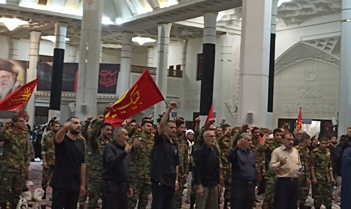 مراسم بزرگداشت رهبر شهید در حرم مطهر شاهچراغ(ع) برگزار شد