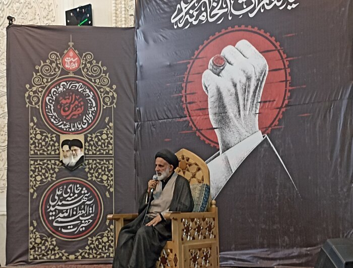 مراسم بزرگداشت رهبر شهید در حرم مطهر شاهچراغ(ع) برگزار شد