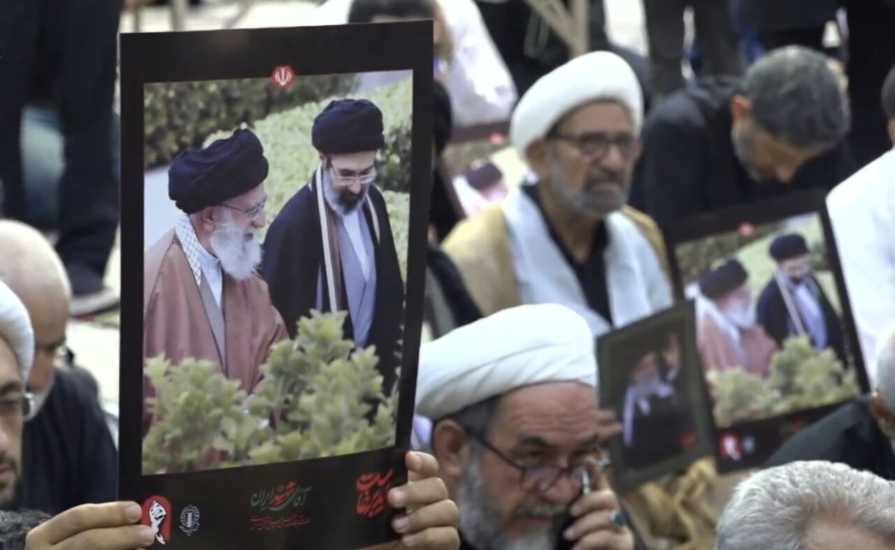 آیین بزرگداشت رهبر شهید انقلاب در قم برگزار شد
