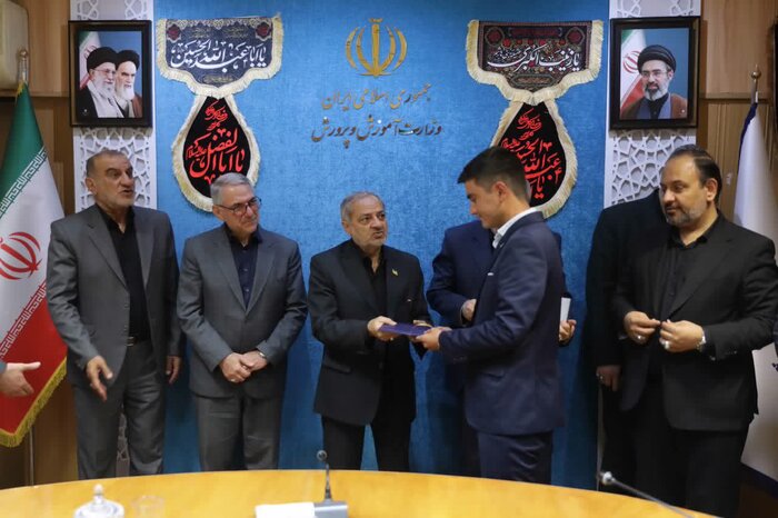 دانشآموز عشایر کرمانی مشاور وزیر آموزشوپرورش؛ نسل «زد» نباید فقط مصرفکننده تصمیمات باشد
