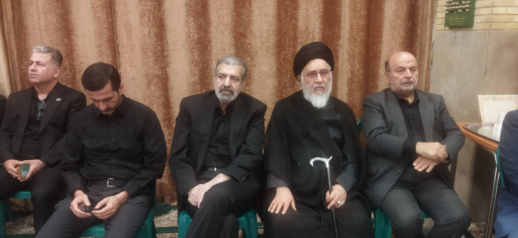 حضور دو فرزند رهبر شهید و سعید جلیلی در ختم شهید مصباح باقری