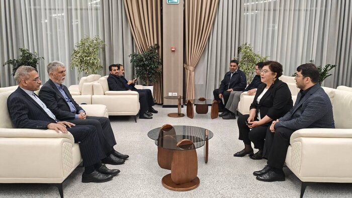 وزیر فرهنگ و ارشاد اسلامی به مفاخر فرهنگی قرقیزستان ادای احترام کرد
