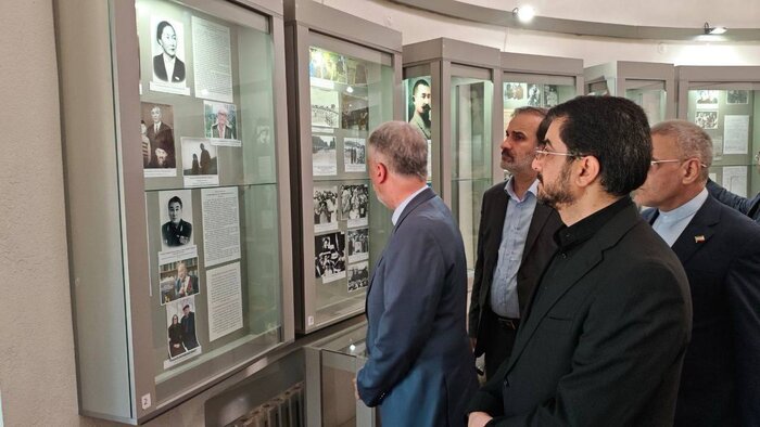 وزیر فرهنگ و ارشاد اسلامی به مفاخر فرهنگی قرقیزستان ادای احترام کرد