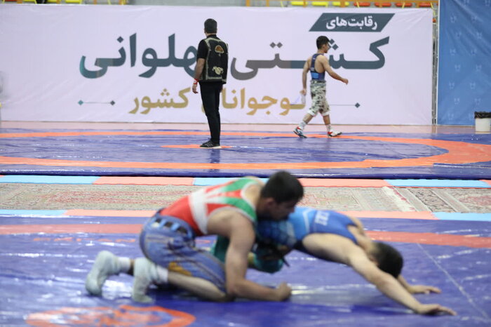 آغاز رقابتهای کشتی پهلوانی نوجوانان کشور در همدان