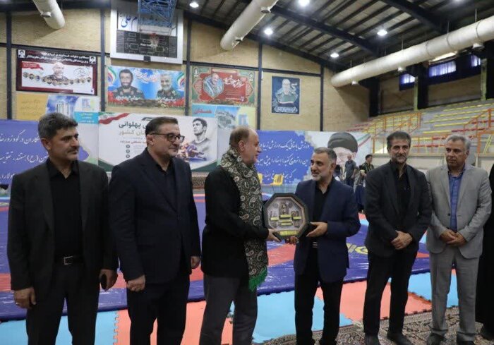 آغاز رقابتهای کشتی پهلوانی نوجوانان کشور در همدان