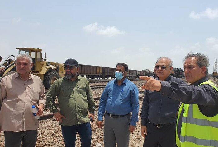 استاندار هرمزگان از محل حملات دشمن بازدید کرد/ تاکید بر بازسازی مناطق آسیب دیده