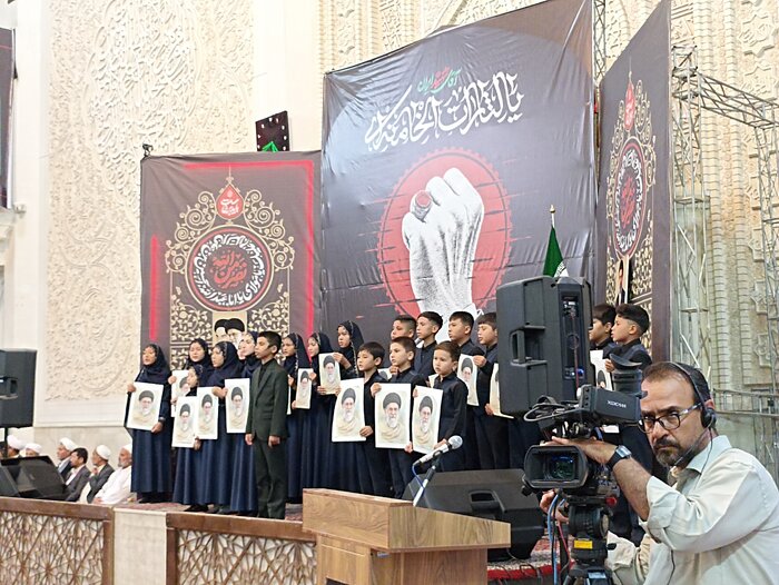 تجدید میثاق افغانستانیها با راه مقاومت و رهبر شهید در حرم شاهچراغ(ع)