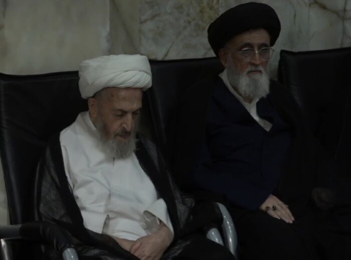 اعلام جنگ و صلح از وظایف انحصاری ولی فقیه است