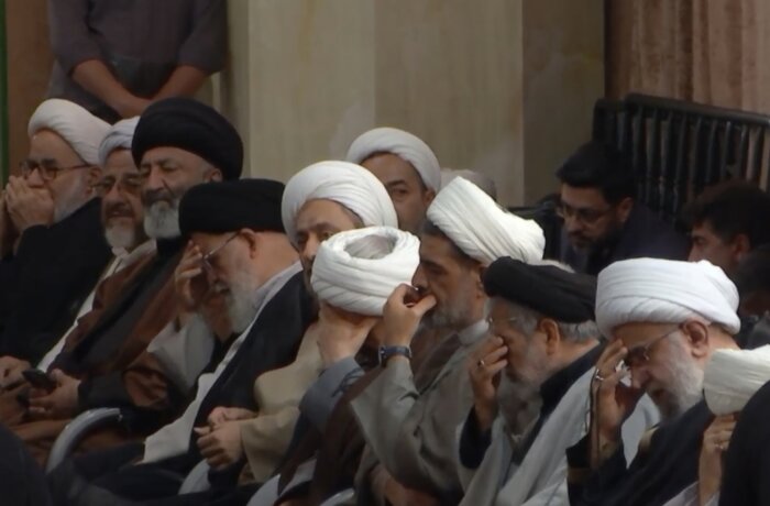 اعلام جنگ و صلح از وظایف انحصاری ولی فقیه است