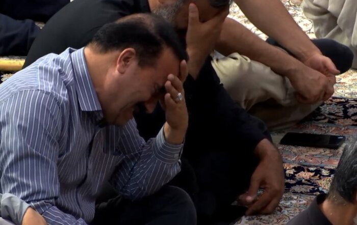 اعلام جنگ و صلح از وظایف انحصاری ولی فقیه است