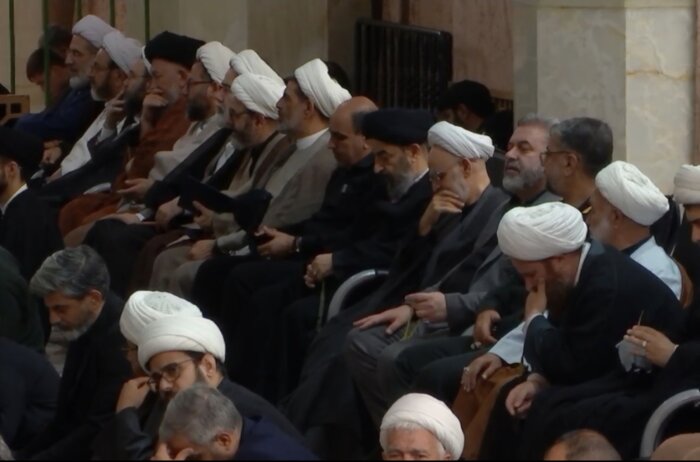 اعلام جنگ و صلح از وظایف انحصاری ولی فقیه است