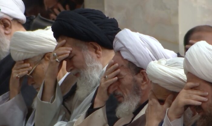 اعلام جنگ و صلح از وظایف انحصاری ولی فقیه است