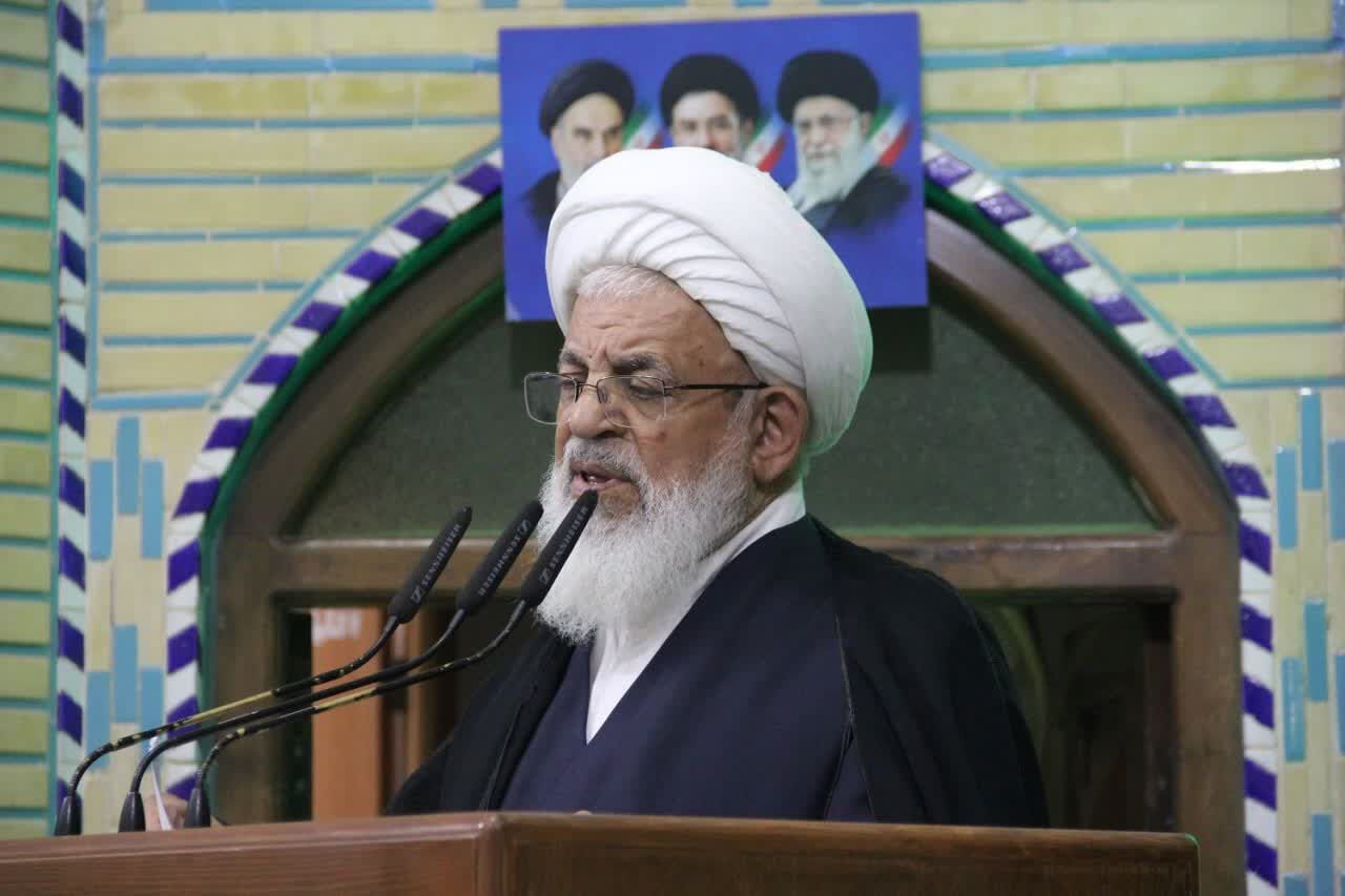 امام جمعه یزد: تسلیم شدن مقابل دشمن، حقارت ملی است