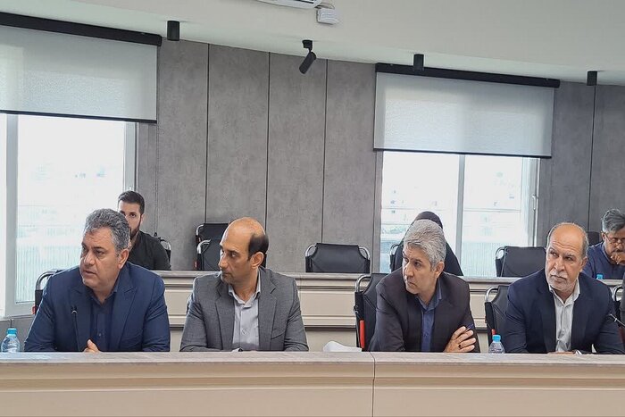 استاندار خراسان جنوبی: توسعه نیروگاههای خورشیدی در بخش صنعت شتاب گیرد