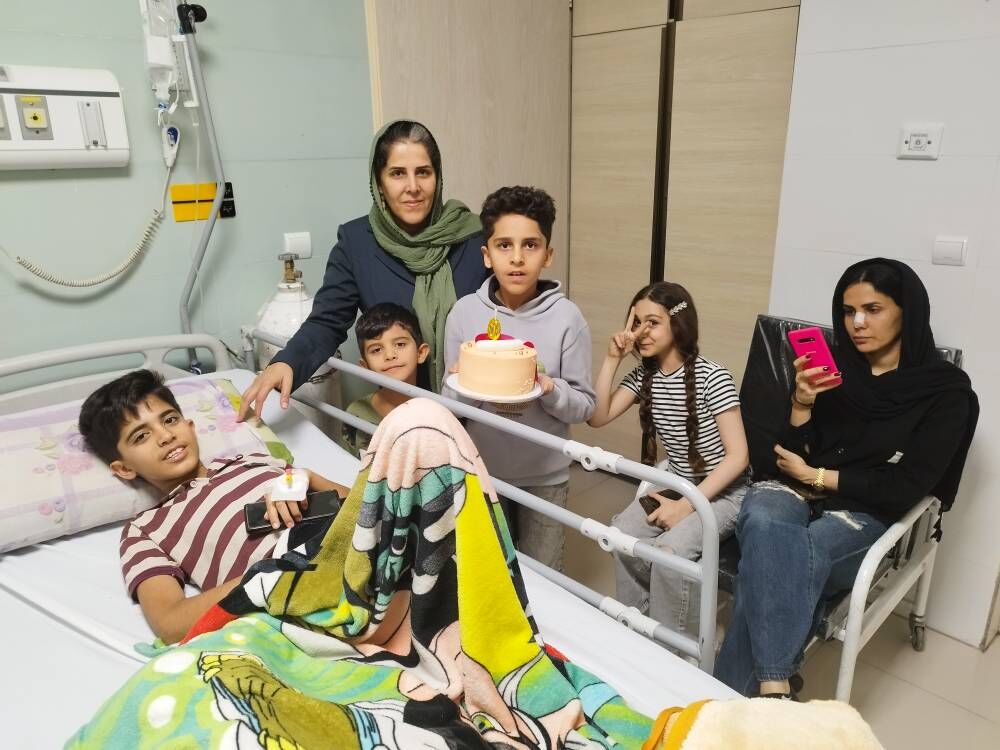 جانباز ۱۱ ساله لامردی برای آیتالله علی خامنهای دلنوشتهای نوشت