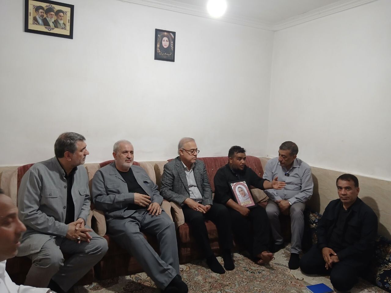 دیدار معاون اجرایی رئیسجمهور و وزیر نیرو با خانواده شهیده حیدری