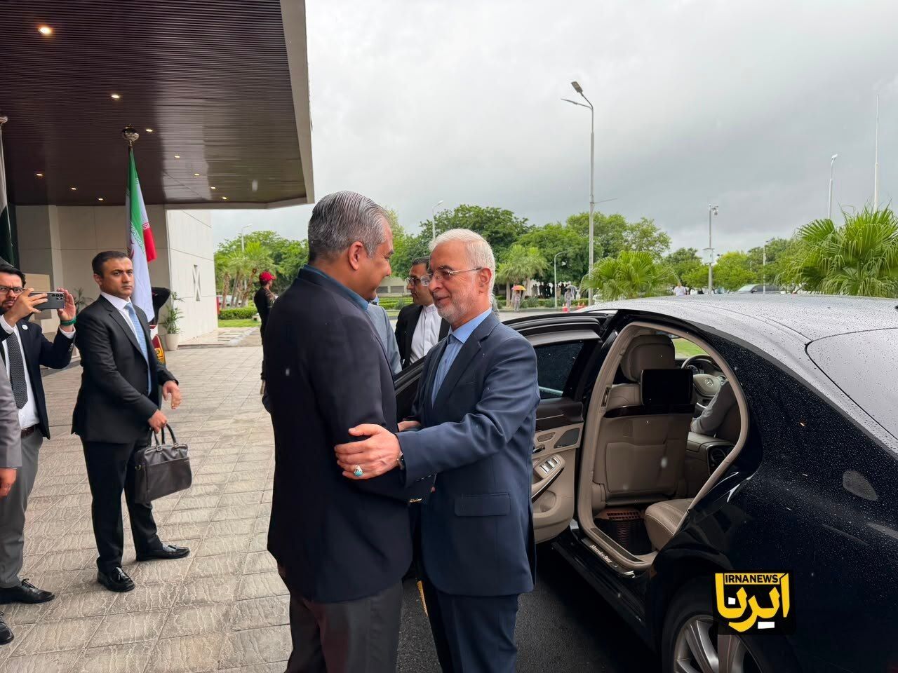 بازدید وزیر کشور ایران از مقر پلیس اسلامآباد