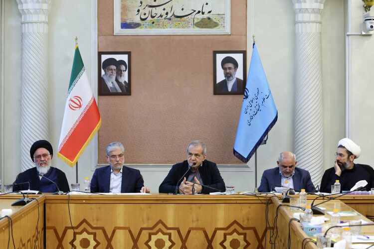 پزشکیان: خیرین و حامیان دانشگاهها در تحقق رسالت بزرگ توسعه علم نقش آفرینی میکنند پزشکیان: خیرین و حامیان دانشگاهها در تحقق رسالت بزرگ توسعه علم نقش آفرینی میکنند