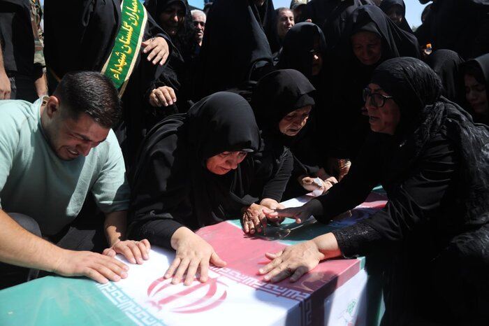 پیکر سرگرد «امیرمهدی سالمی» شهید ارتشی مدافع وطن در کرمانشاه تشییع و تدفین شد