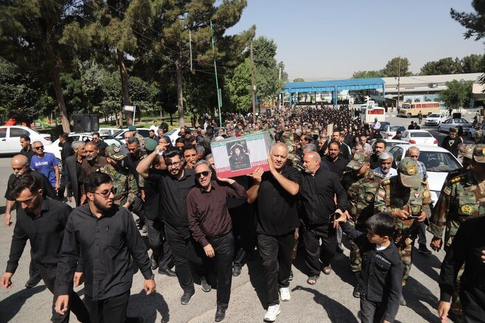 پیکر سرگرد «امیرمهدی سالمی» شهید ارتشی مدافع وطن در کرمانشاه تشییع و تدفین شد