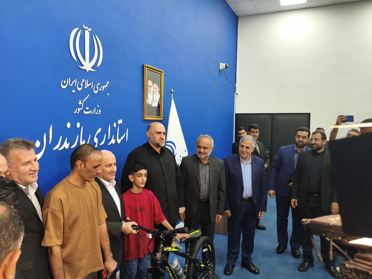 آتشنشان فداکار بهشهری در جلسه شورای اداری مازندران تجلیل شد آتشنشان فداکار بهشهری در جلسه شورای اداری مازندران تجلیل شد