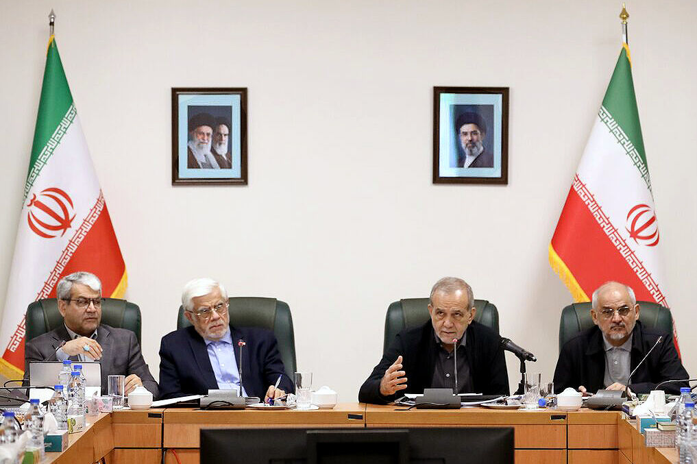 پزشکیان: خدا از ما نمی‌گذرد اگر نتوانیم معیشت مردم را بهبود ببخشیم