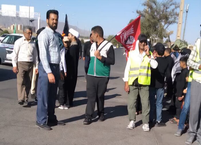 نذر قدم؛ دلدادگان بیرجندی در راه حرم رضوی