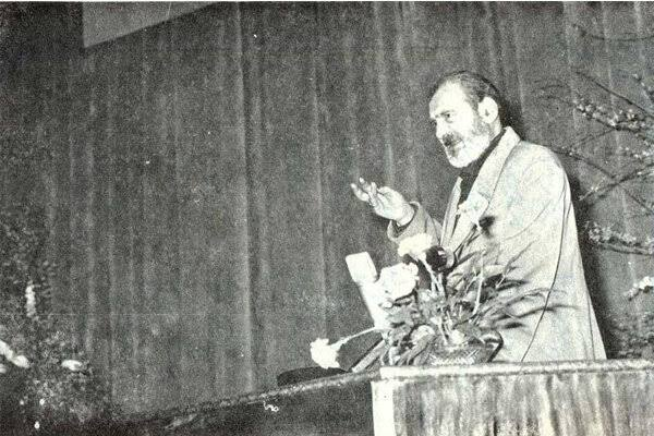مردی که اصفهان را نوشت